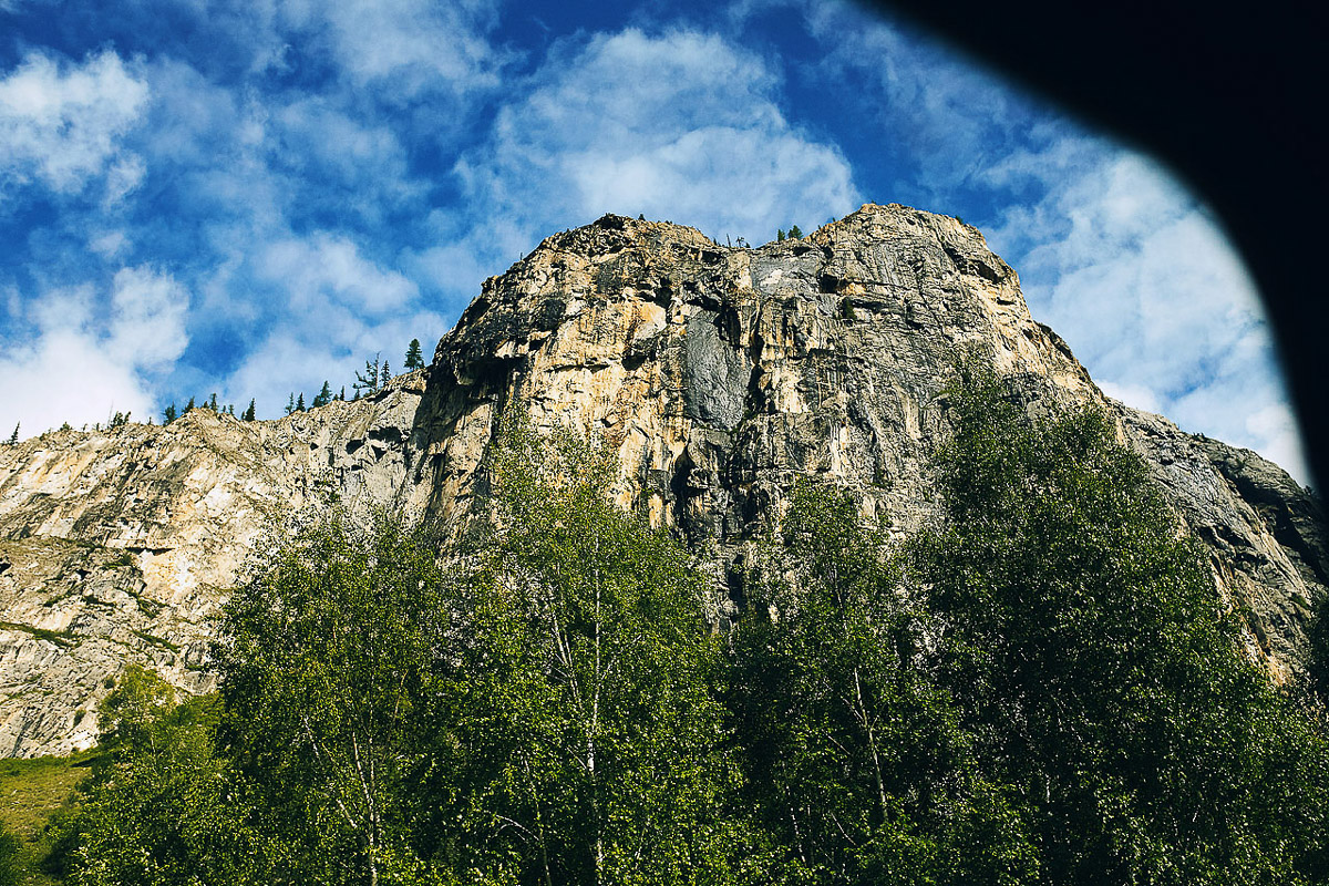 7 владимирских ребят отправились на Алтай, причем на русской машине. Добирались до места земляки 3 дня. По пути посетили множество городов. А по приезде рассказали нам, как сэкономить и что посмотреть в одном из самых красивых регионов страны.