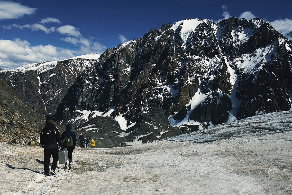7 владимирских ребят отправились на Алтай, причем на русской машине. Добирались до места земляки 3 дня. По пути посетили множество городов. А по приезде рассказали нам, как сэкономить и что посмотреть в одном из самых красивых регионов страны.
