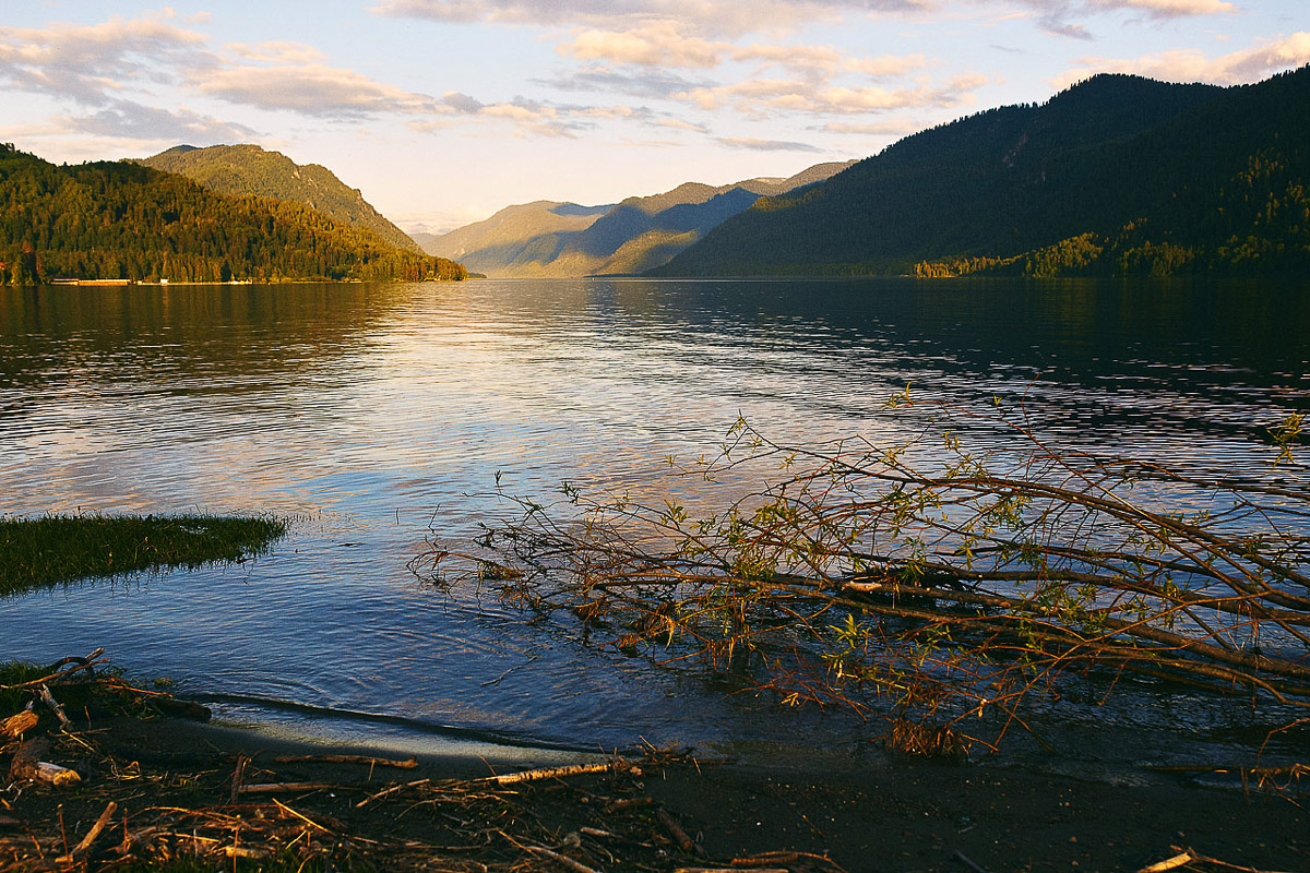 7 владимирских ребят отправились на Алтай, причем на русской машине. Добирались до места земляки 3 дня. По пути посетили множество городов. А по приезде рассказали нам, как сэкономить и что посмотреть в одном из самых красивых регионов страны.