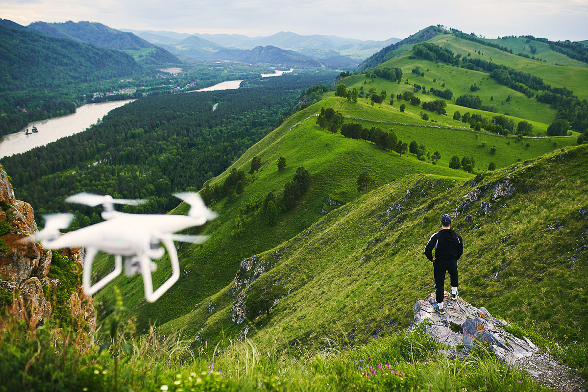 7 владимирских ребят отправились на Алтай, причем на русской машине. Добирались до места земляки 3 дня. По пути посетили множество городов. А по приезде рассказали нам, как сэкономить и что посмотреть в одном из самых красивых регионов страны.