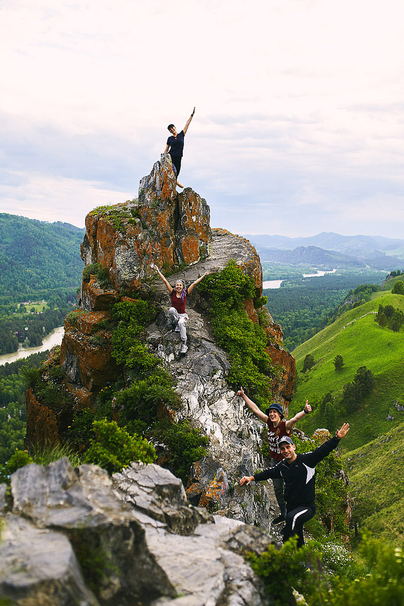 7 владимирских ребят отправились на Алтай, причем на русской машине. Добирались до места земляки 3 дня. По пути посетили множество городов. А по приезде рассказали нам, как сэкономить и что посмотреть в одном из самых красивых регионов страны.