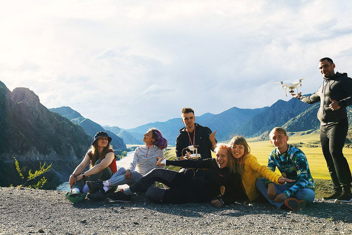 7 владимирских ребят отправились на Алтай, причем на русской машине. Добирались до места земляки 3 дня. По пути посетили множество городов. А по приезде рассказали нам, как сэкономить и что посмотреть в одном из самых красивых регионов страны.