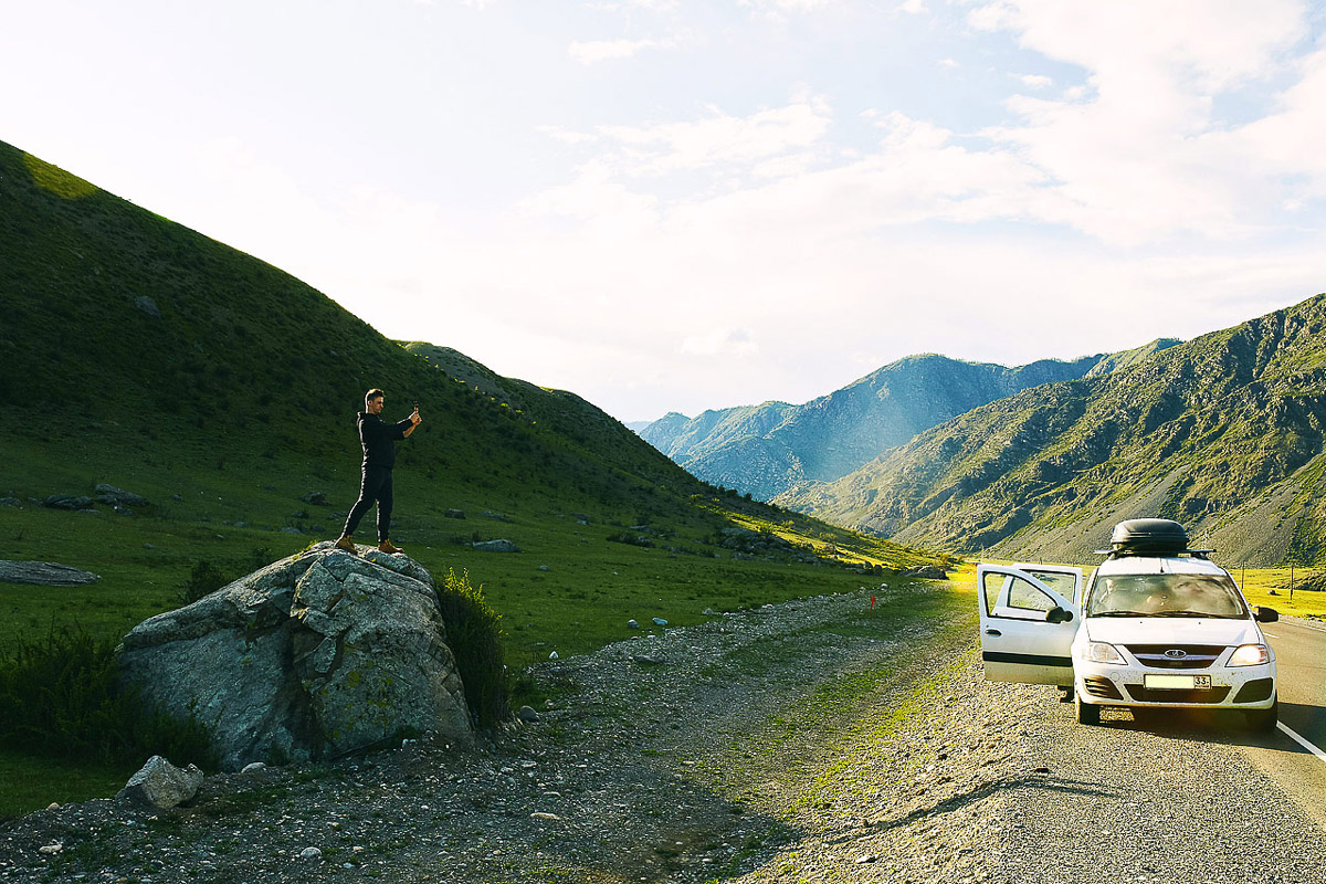 7 владимирских ребят отправились на Алтай, причем на русской машине. Добирались до места земляки 3 дня. По пути посетили множество городов. А по приезде рассказали нам, как сэкономить и что посмотреть в одном из самых красивых регионов страны.