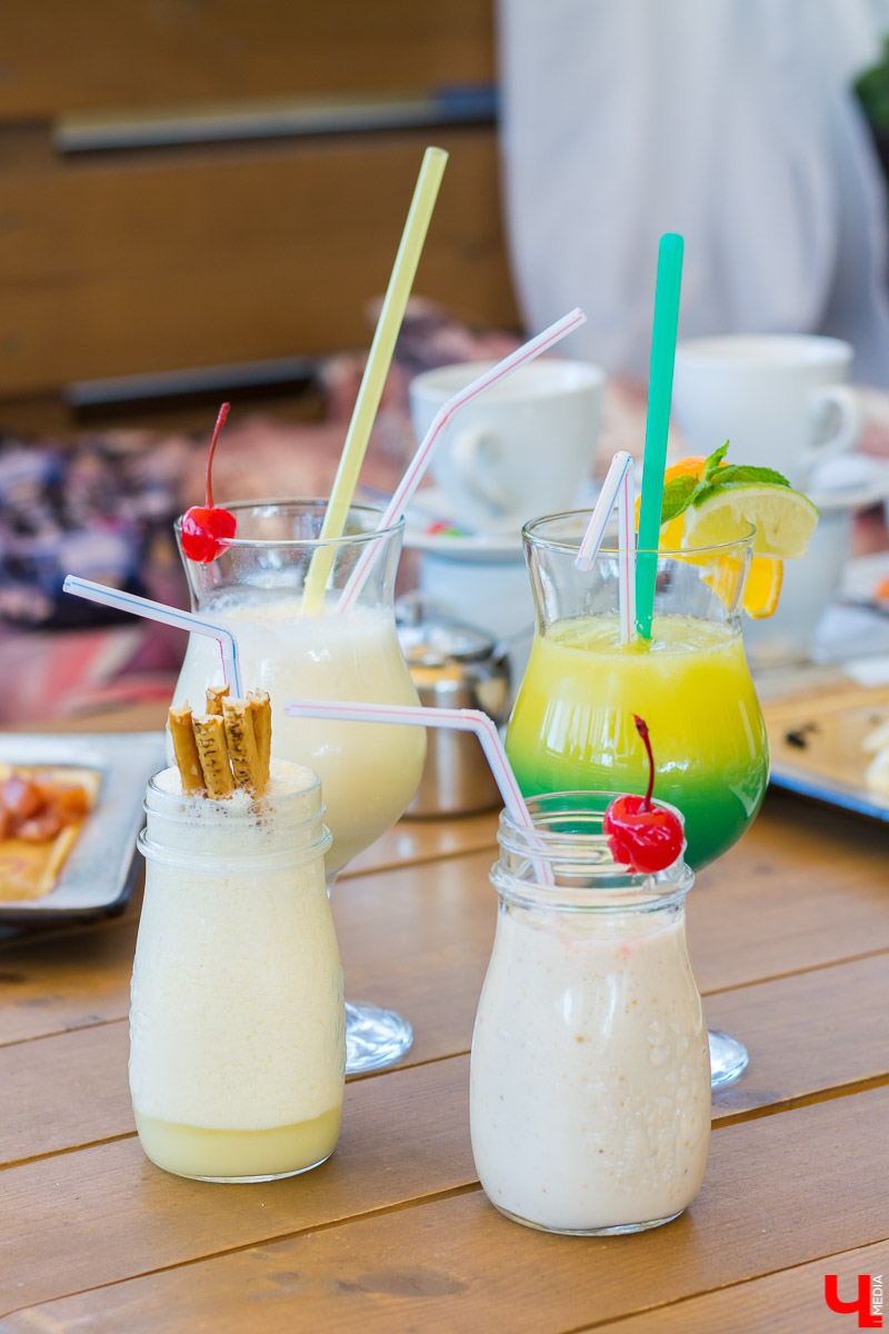 Команда блогеров устроила тест летней веранде гриль-бара “Грильмания”. Ребята дегустировали салаты, закуски, блюда на мангале, фруктовые чаи и десерты. А потом составили рейтинг самых вкусных блюд.