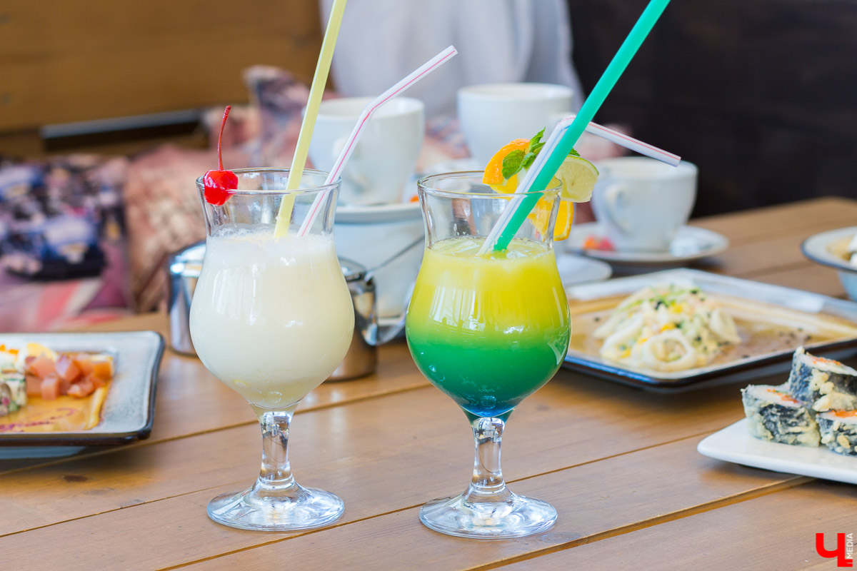 Команда блогеров устроила тест летней веранде гриль-бара “Грильмания”. Ребята дегустировали салаты, закуски, блюда на мангале, фруктовые чаи и десерты. А потом составили рейтинг самых вкусных блюд.