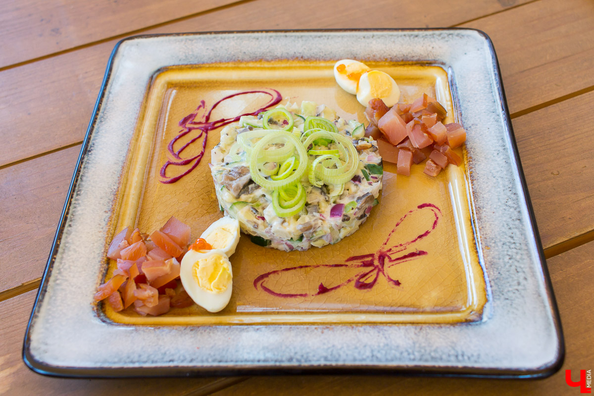 Команда блогеров устроила тест летней веранде гриль-бара “Грильмания”. Ребята дегустировали салаты, закуски, блюда на мангале, фруктовые чаи и десерты. А потом составили рейтинг самых вкусных блюд.