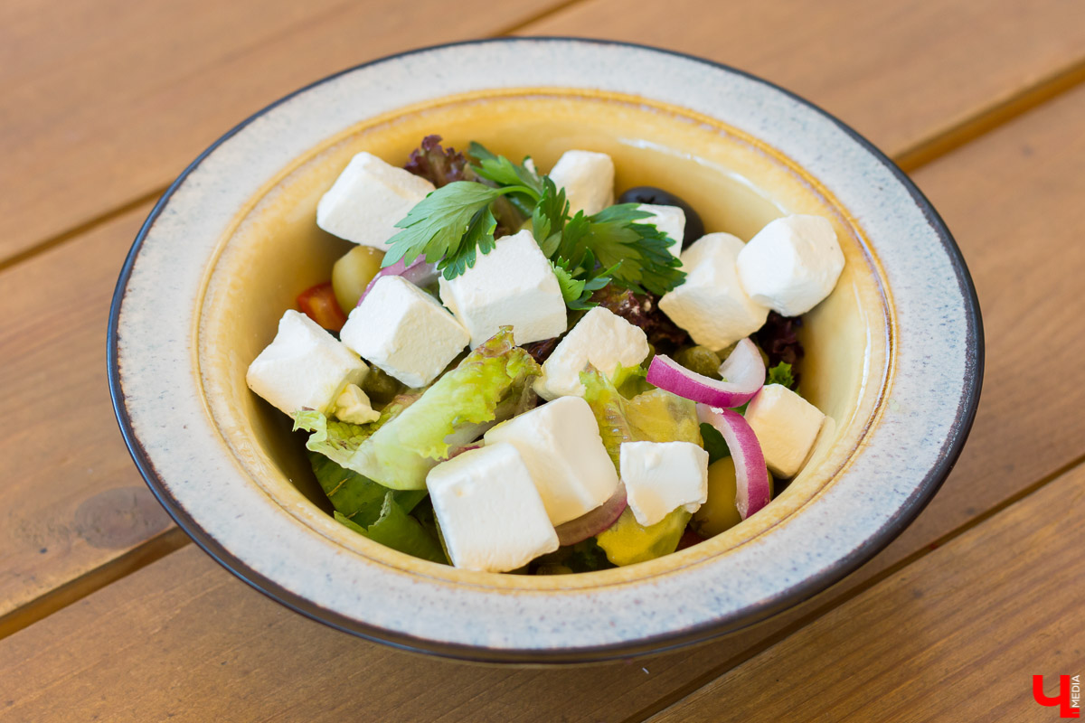 Команда блогеров устроила тест летней веранде гриль-бара “Грильмания”. Ребята дегустировали салаты, закуски, блюда на мангале, фруктовые чаи и десерты. А потом составили рейтинг самых вкусных блюд.