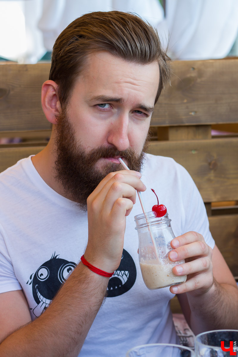 Команда блогеров устроила тест летней веранде гриль-бара “Грильмания”. Ребята дегустировали салаты, закуски, блюда на мангале, фруктовые чаи и десерты. А потом составили рейтинг самых вкусных блюд.