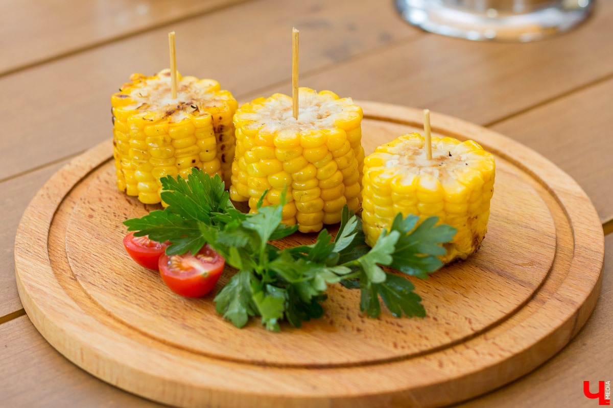 Команда блогеров устроила тест летней веранде гриль-бара “Грильмания”. Ребята дегустировали салаты, закуски, блюда на мангале, фруктовые чаи и десерты. А потом составили рейтинг самых вкусных блюд.