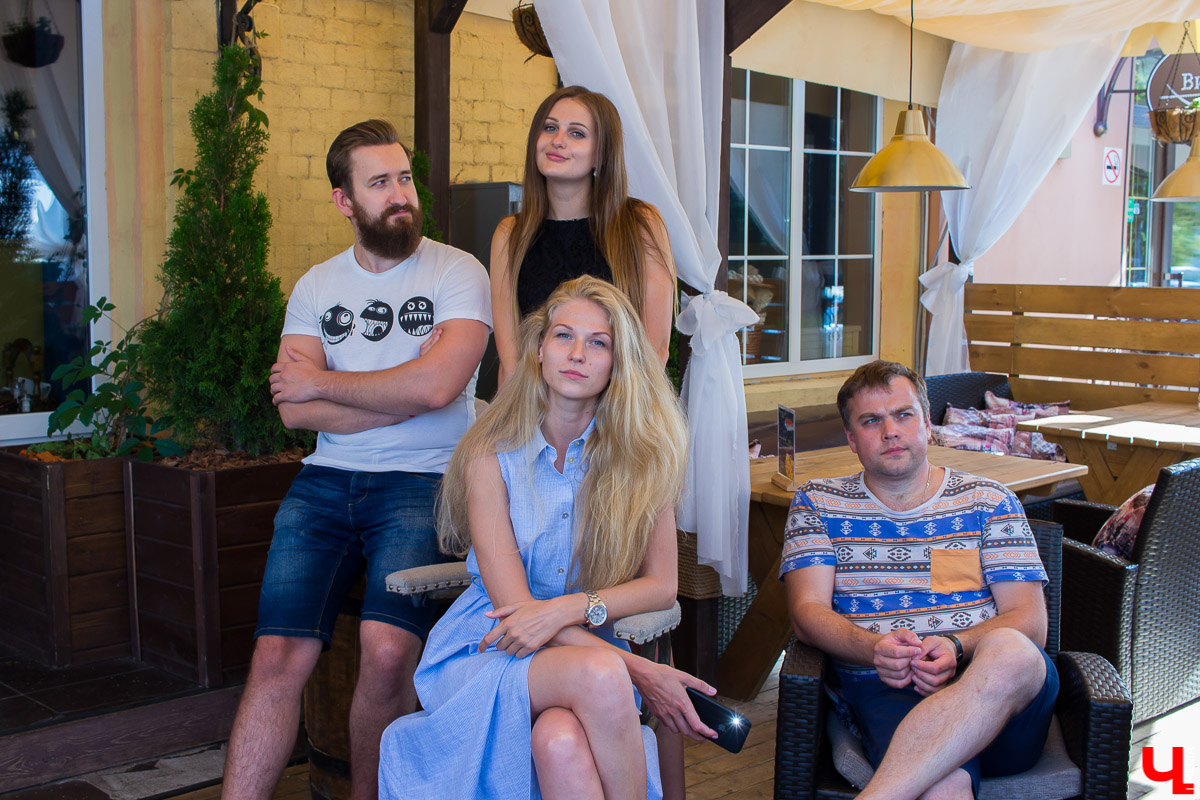 Команда блогеров устроила тест летней веранде гриль-бара “Грильмания”. Ребята дегустировали салаты, закуски, блюда на мангале, фруктовые чаи и десерты. А потом составили рейтинг самых вкусных блюд.