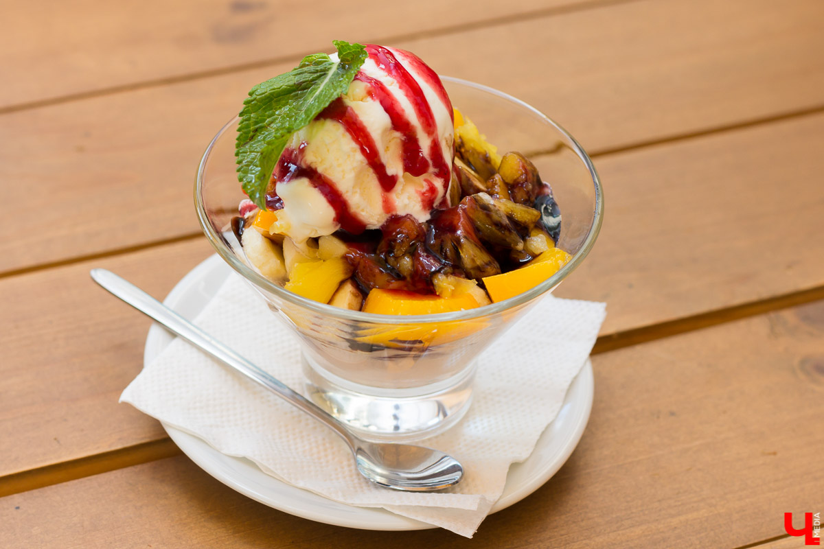 Команда блогеров устроила тест летней веранде гриль-бара “Грильмания”. Ребята дегустировали салаты, закуски, блюда на мангале, фруктовые чаи и десерты. А потом составили рейтинг самых вкусных блюд.