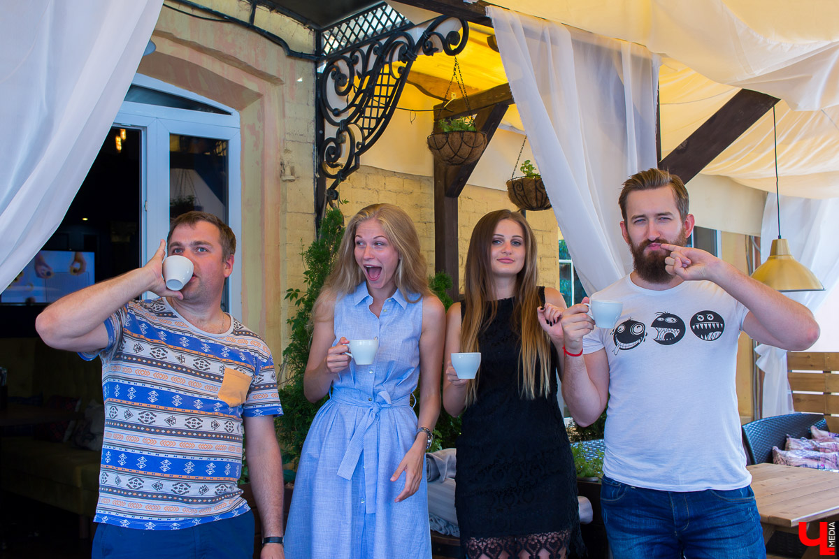 Команда блогеров устроила тест летней веранде гриль-бара “Грильмания”. Ребята дегустировали салаты, закуски, блюда на мангале, фруктовые чаи и десерты. А потом составили рейтинг самых вкусных блюд.