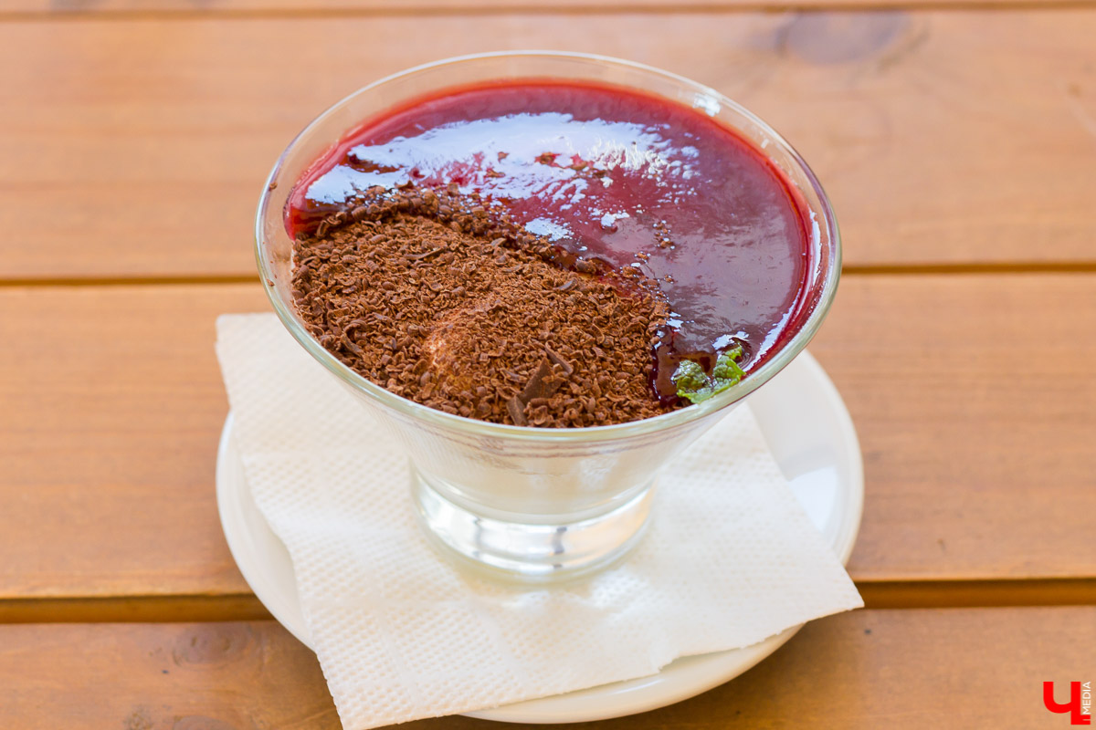 Команда блогеров устроила тест летней веранде гриль-бара “Грильмания”. Ребята дегустировали салаты, закуски, блюда на мангале, фруктовые чаи и десерты. А потом составили рейтинг самых вкусных блюд.