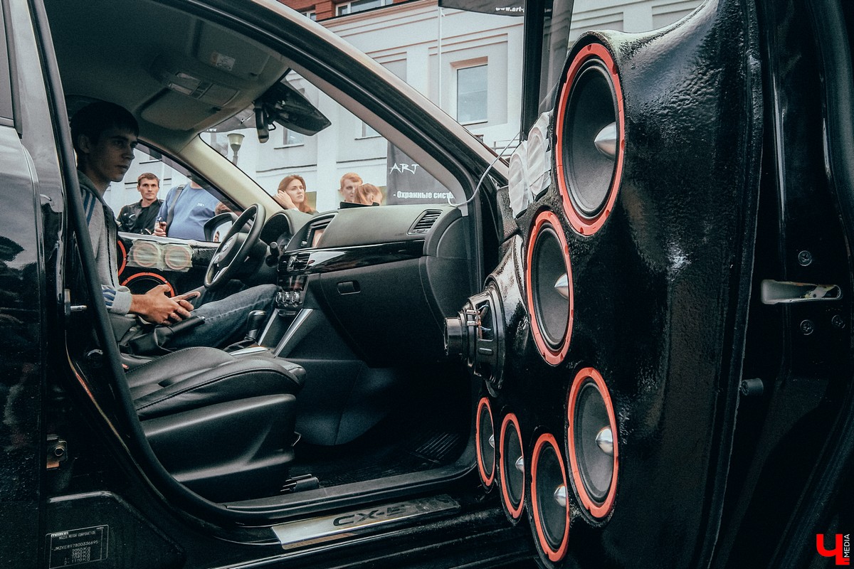 Во Владимире прошли соревнования по автозвуку. Чемпионат состоялся в рамках празднования Дня молодежи. Победителем стал Олег Писклов.