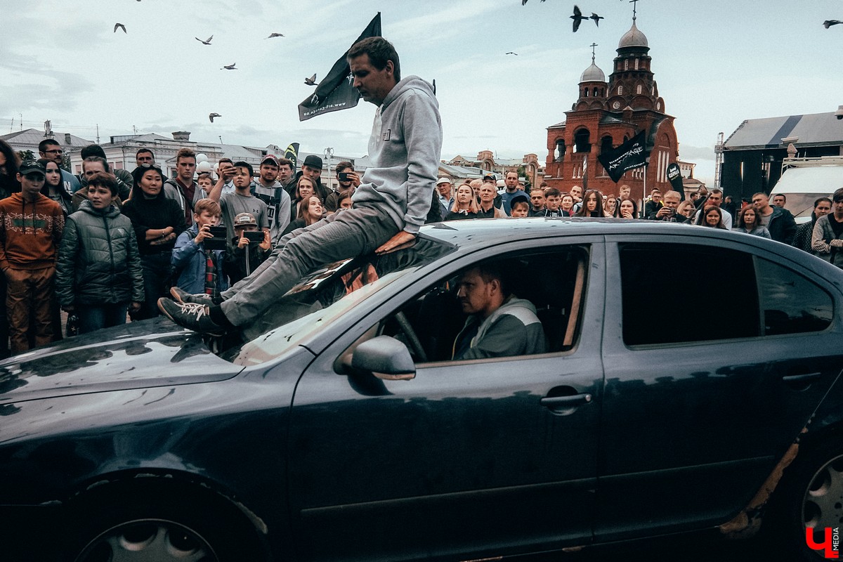 Во Владимире прошли соревнования по автозвуку. Чемпионат состоялся в рамках празднования Дня молодежи. Победителем стал Олег Писклов.