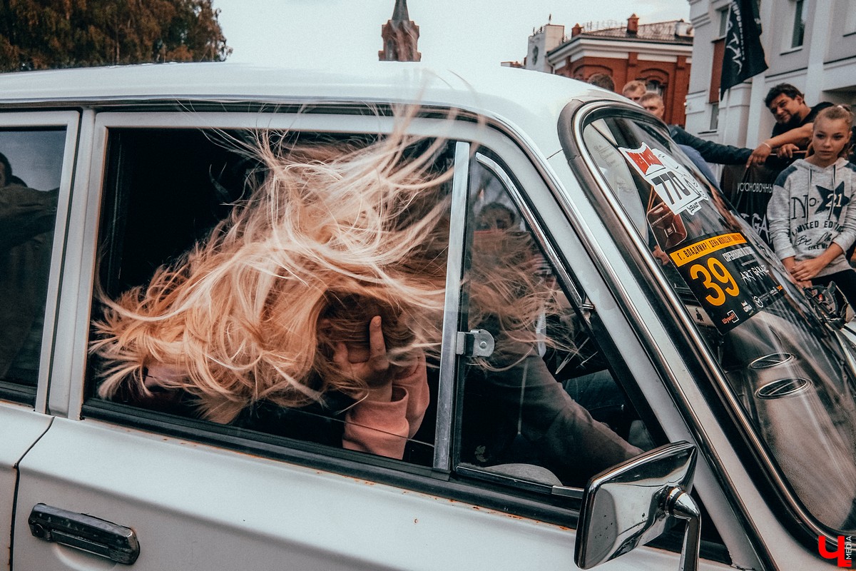 Во Владимире прошли соревнования по автозвуку. Чемпионат состоялся в рамках празднования Дня молодежи. Победителем стал Олег Писклов.