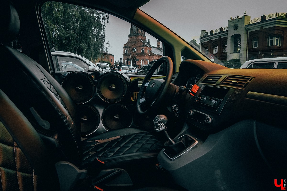 Во Владимире прошли соревнования по автозвуку. Чемпионат состоялся в рамках празднования Дня молодежи. Победителем стал Олег Писклов.