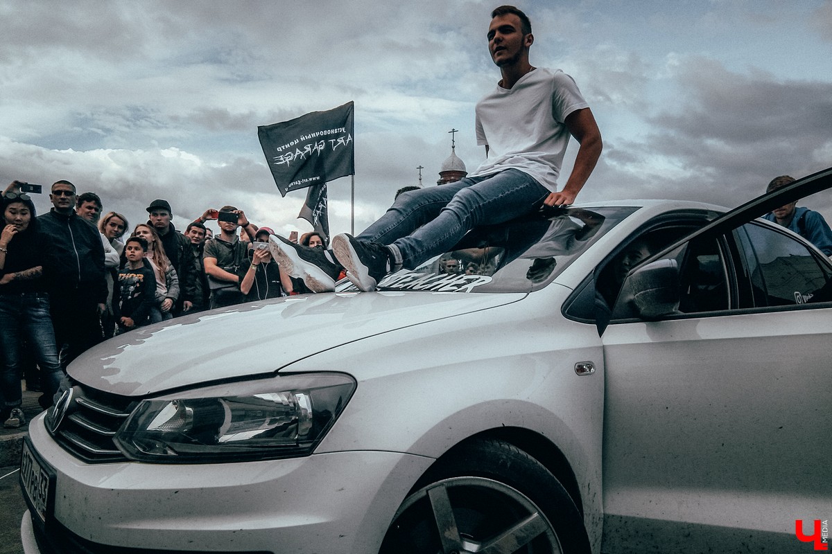 Во Владимире прошли соревнования по автозвуку. Чемпионат состоялся в рамках празднования Дня молодежи. Победителем стал Олег Писклов.