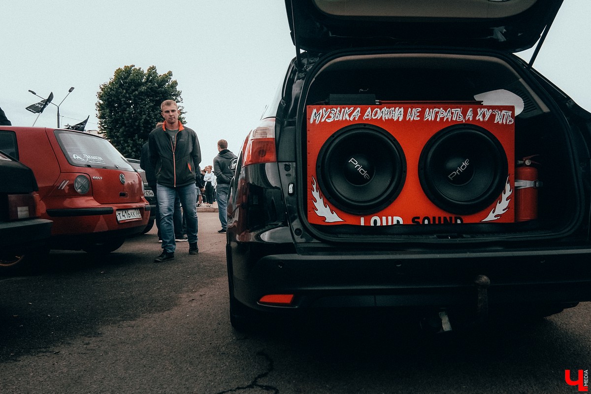 Во Владимире прошли соревнования по автозвуку. Чемпионат состоялся в рамках празднования Дня молодежи. Победителем стал Олег Писклов.