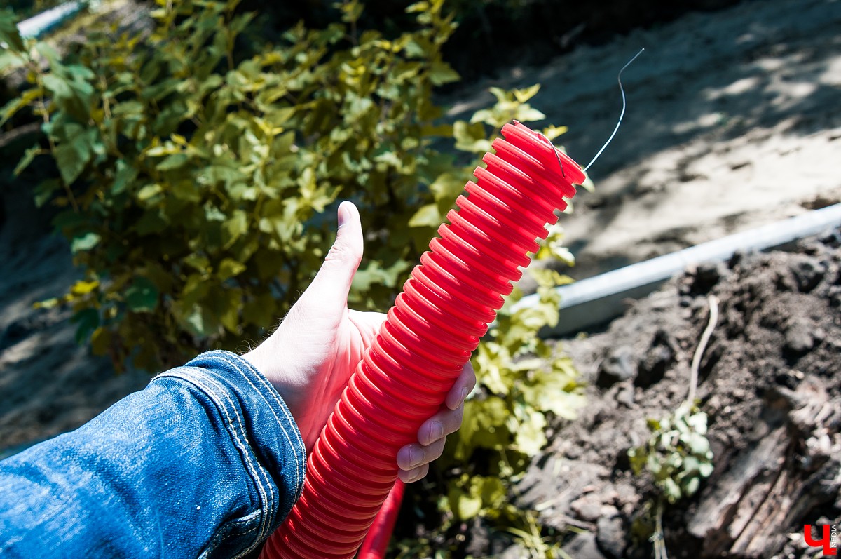 На улице Чайковского началась реконструкция сквера. Ее запланировали весной, но приступили только сейчас. До этого там шли работы с магистралями.