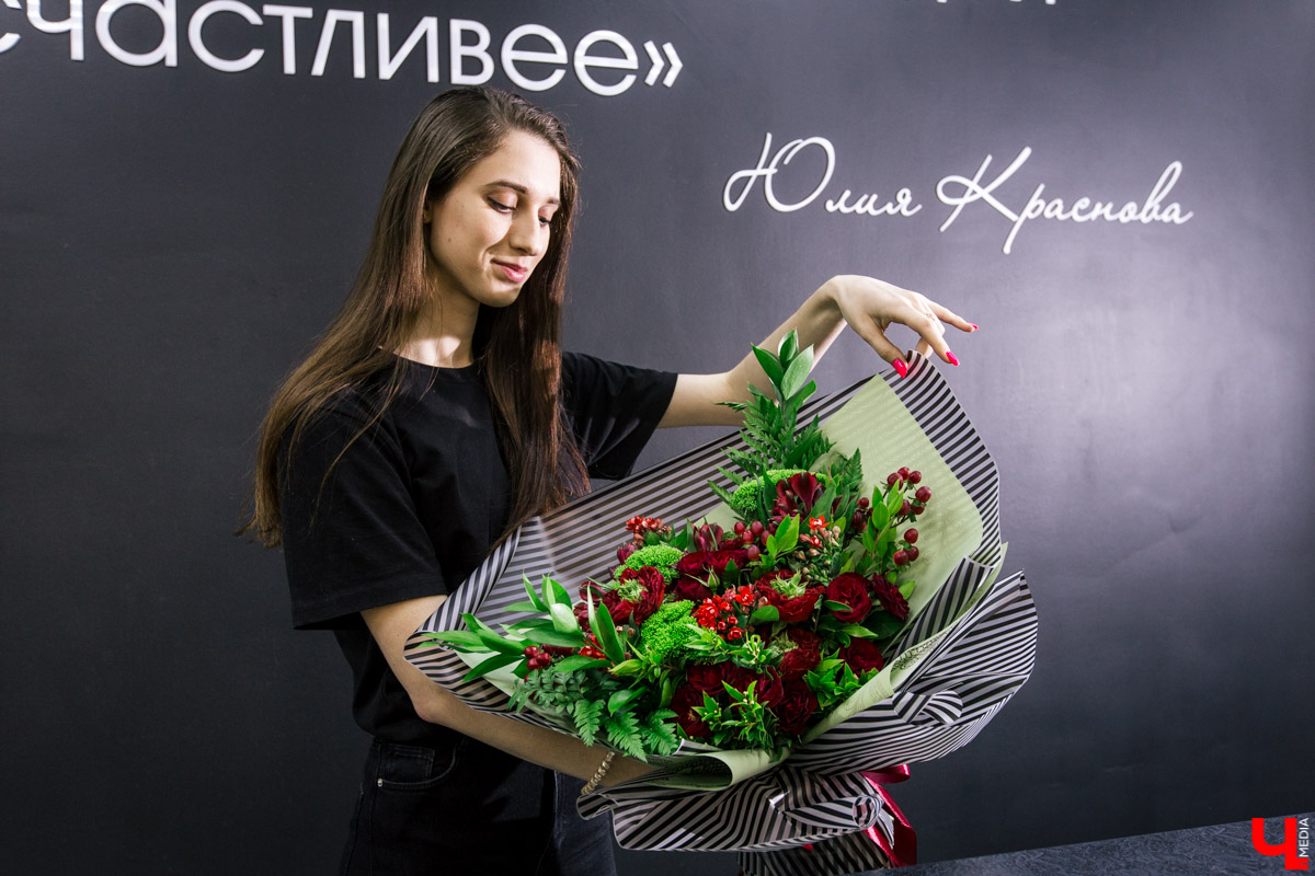 Во Владимире открылся магазин цветов Юлии Красновой. Главные достоинства - самый большой в области холодильник, низкие цены и прямые поставки экзотических цветов.