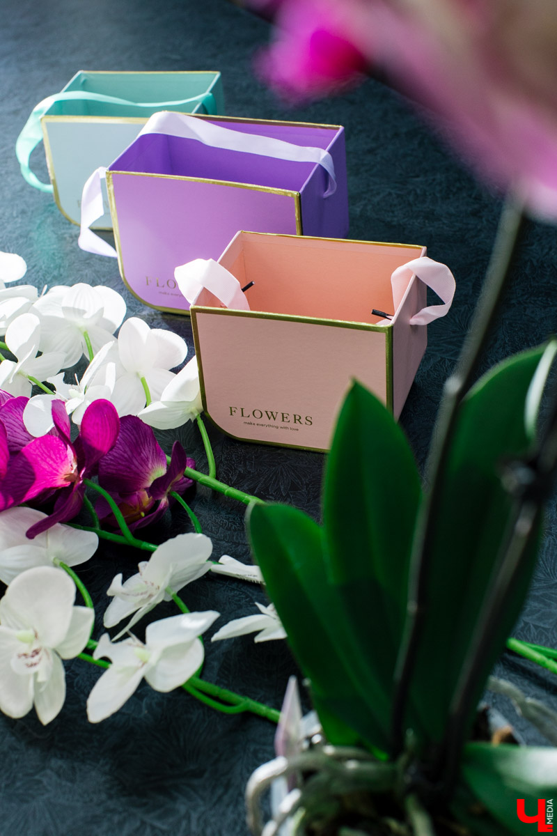 Во Владимире открылся магазин цветов Юлии Красновой. Главные достоинства - самый большой в области холодильник, низкие цены и прямые поставки экзотических цветов.