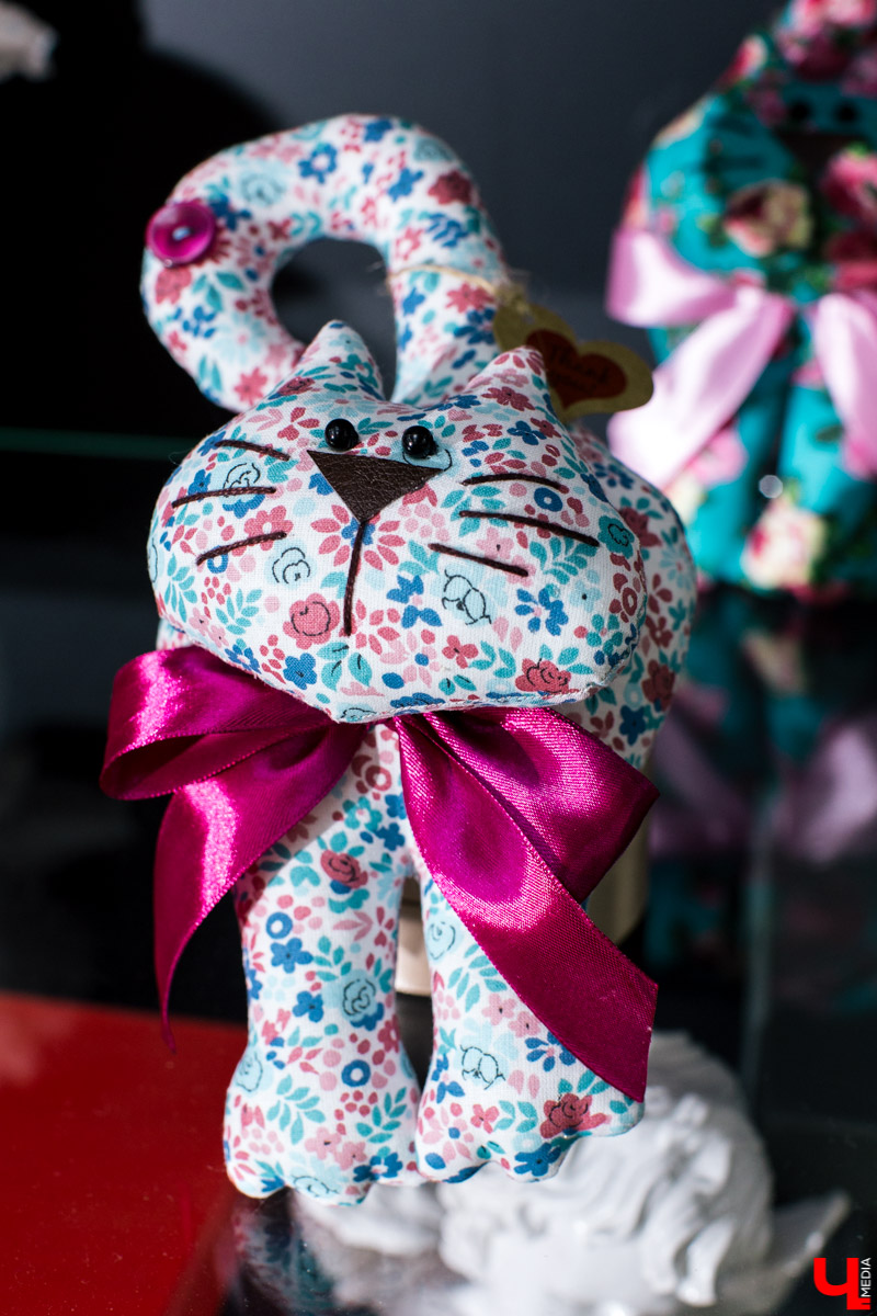 Во Владимире открылся магазин цветов Юлии Красновой. Главные достоинства - самый большой в области холодильник, низкие цены и прямые поставки экзотических цветов.