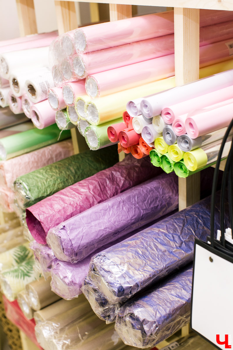 Во Владимире открылся магазин цветов Юлии Красновой. Главные достоинства - самый большой в области холодильник, низкие цены и прямые поставки экзотических цветов.