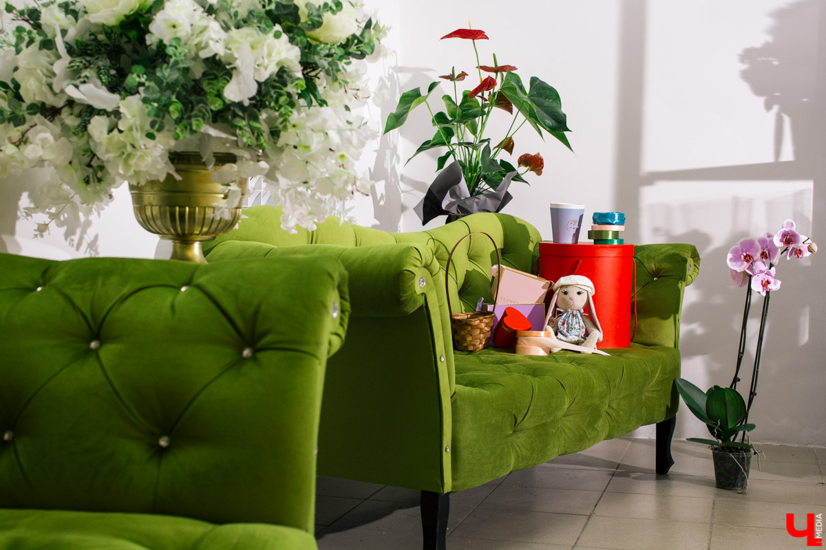 Во Владимире открылся магазин цветов Юлии Красновой. Главные достоинства - самый большой в области холодильник, низкие цены и прямые поставки экзотических цветов.