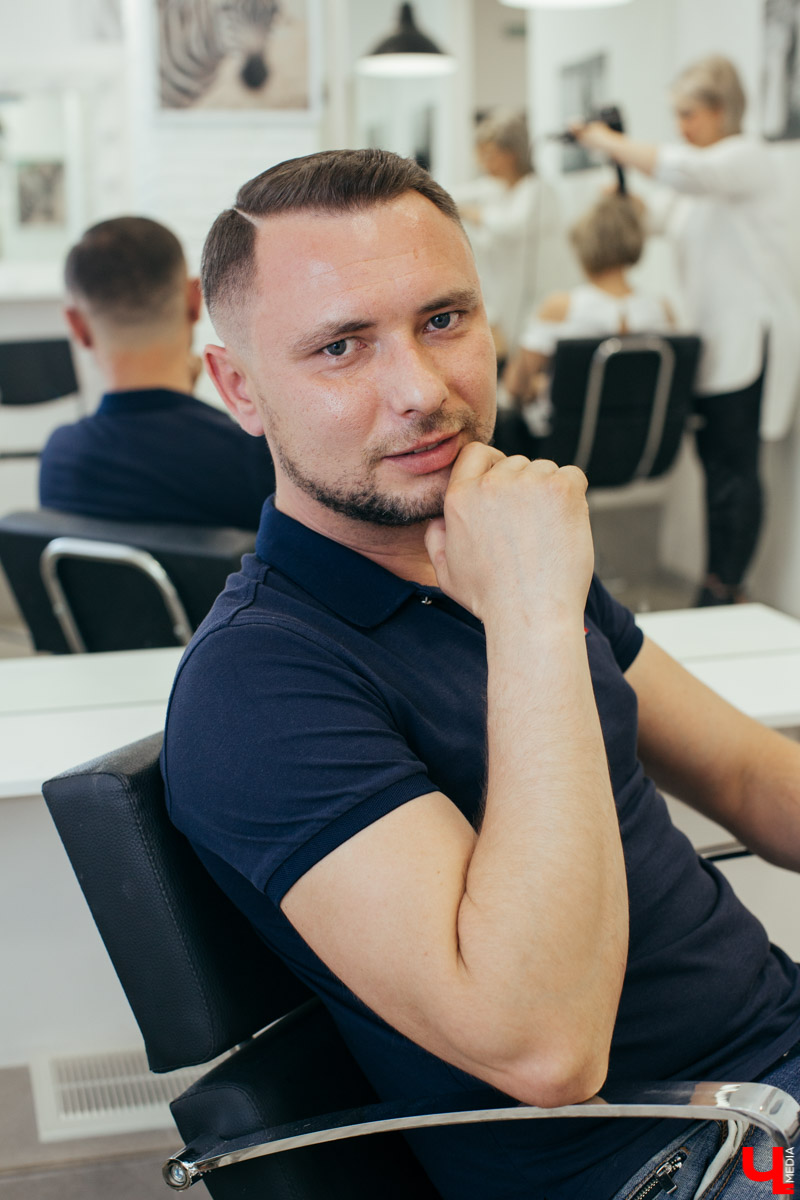 Какие мужские стрижки сейчас актуальны в нашем городе? Мы обратились с этим вопросом к специалисту, который работает в индустрии красоты (причем именно мужской) уже 15 лет.