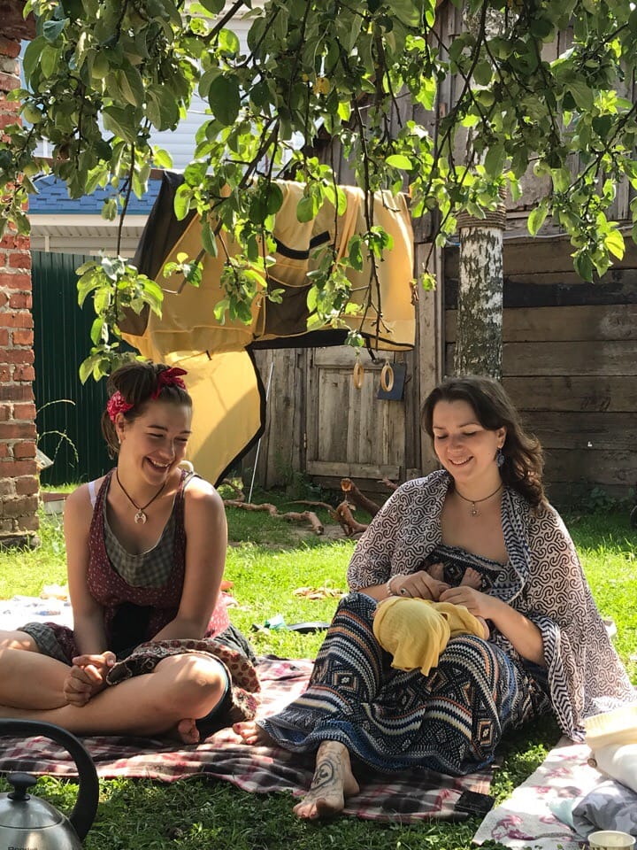 Наверняка вы слышали такое новомодное слово - “доула”. И почти так же наверняка не особенно понимаете, чем же она все-таки занимается. Угадали? Тогда статья специально для вас. Спойлер: мужчинам тоже будет полезно.