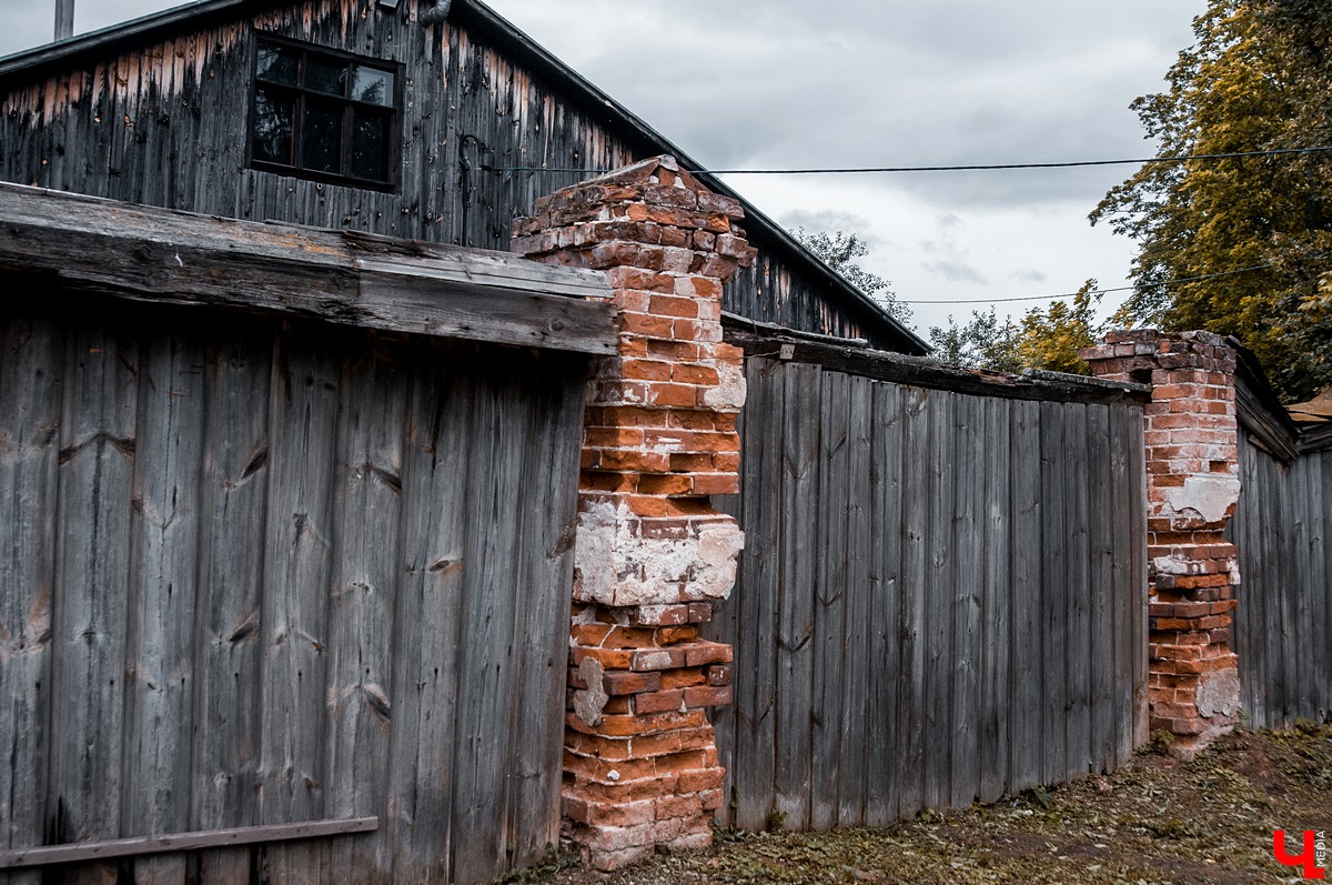 Экскурсия по имению Безобразовых в селе Патакино. Фотографии руин и сохранившихся построек