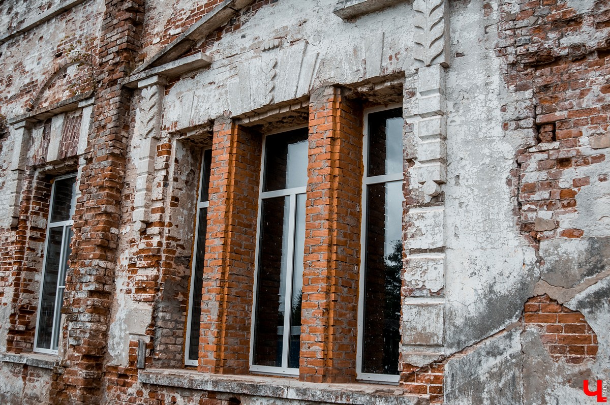 Экскурсия по имению Безобразовых в селе Патакино. Фотографии руин и сохранившихся построек