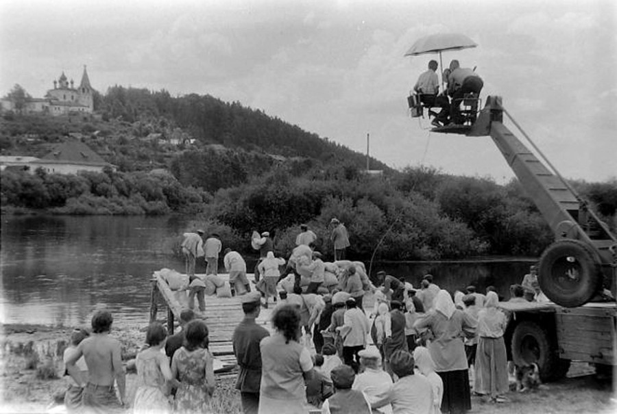 Компания “Иванда Фильм” и режиссер Вячеслав Росс объявили о начале работы над новогодней комедией. Часть сцен планируют снимать в Гороховце.