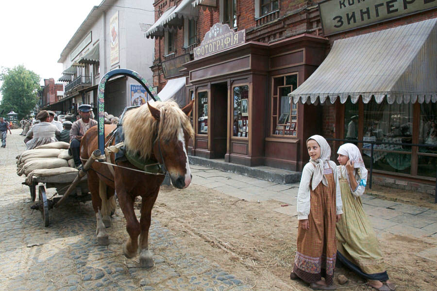 Компания “Иванда Фильм” и режиссер Вячеслав Росс объявили о начале работы над новогодней комедией. Часть сцен планируют снимать в Гороховце.