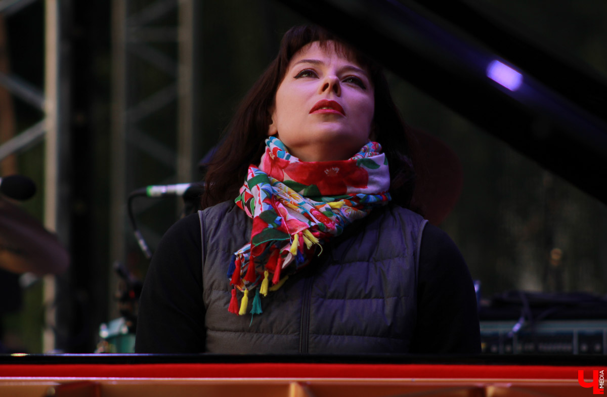 В суздальском кремле прошел гала-концерт фестиваля «Alma mater: Новые имена в Суздале». Выступали известные музыканты, а также воспитанники летней творческой школы.