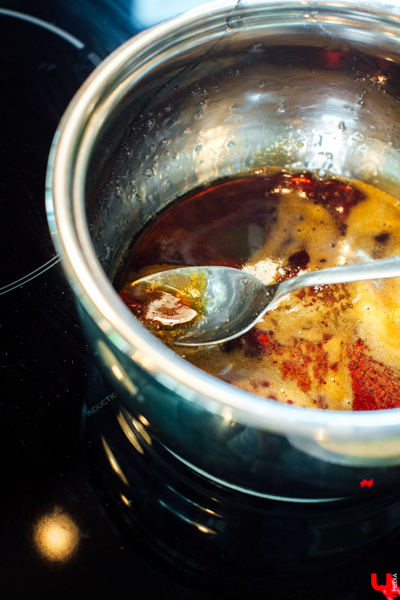 Сказочница Ирина Пономарева узнала у мастер-шефа Дмитрия Орловского волшебный рецепт мороженого. Помимо того, что готовится лакомство всего пару минут, так оно еще и безопасно для горла