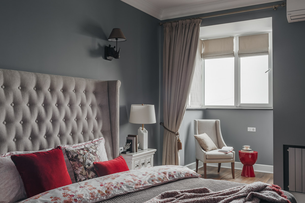 Архитектурная компания ADS GROUP DESIGN совместно с мультибрендовым шоу-румом декора Komod Büro успешно завершили воплощение нового дизайн-проекта. Итогом совместной работы стала квартира в стиле “классика” с элементами эклектичной мебели.