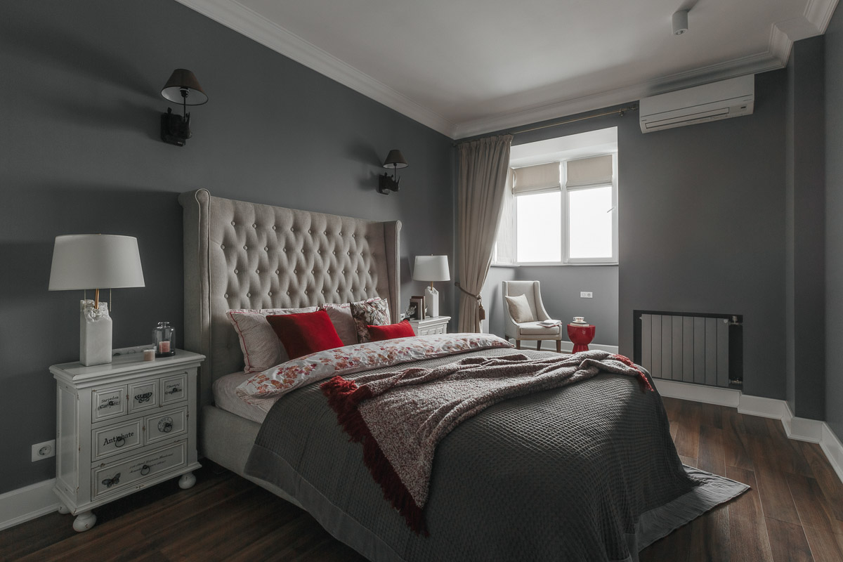 Архитектурная компания ADS GROUP DESIGN совместно с мультибрендовым шоу-румом декора Komod Büro успешно завершили воплощение нового дизайн-проекта. Итогом совместной работы стала квартира в стиле “классика” с элементами эклектичной мебели.