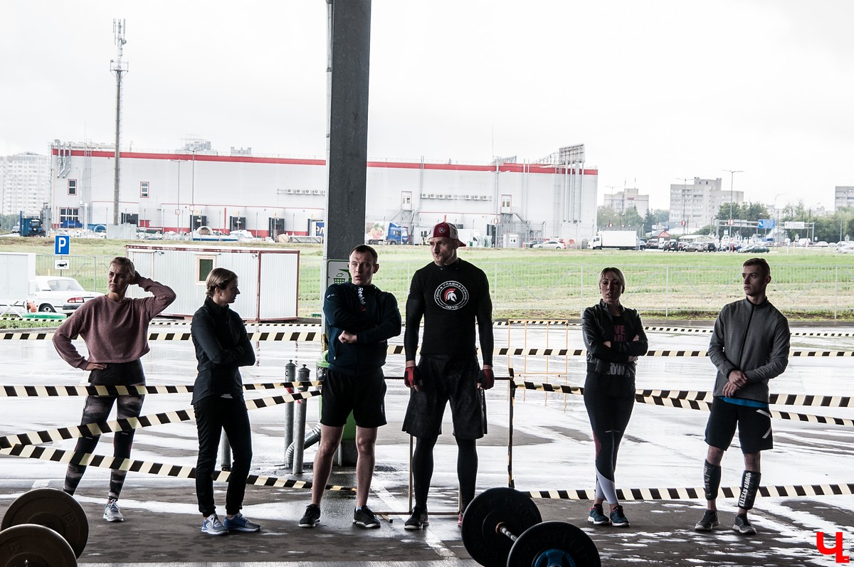 Во Владимире прошел межрегиональный чемпионат по кроссфиту. На него приехало 18 команд из ЦФО. Победителями стали спортсмены из Костромы