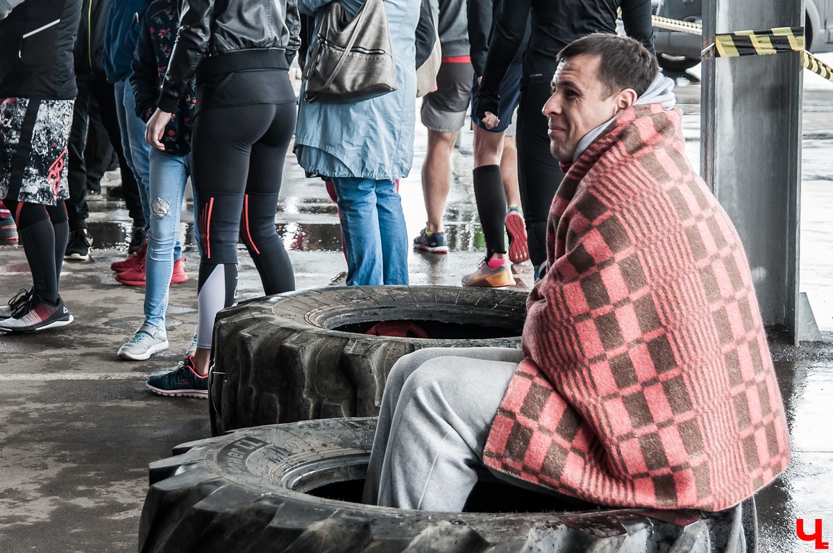 Во Владимире прошел межрегиональный чемпионат по кроссфиту. На него приехало 18 команд из ЦФО. Победителями стали спортсмены из Костромы