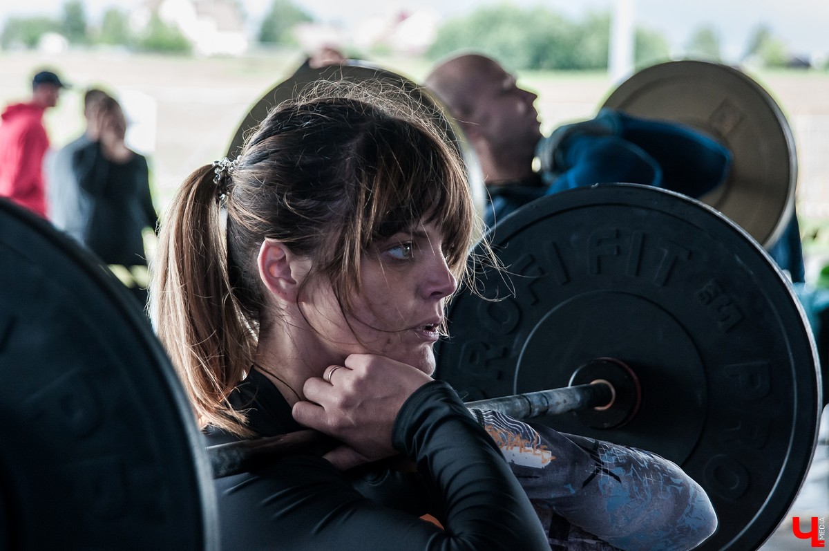 Во Владимире прошел межрегиональный чемпионат по кроссфиту. На него приехало 18 команд из ЦФО. Победителями стали спортсмены из Костромы