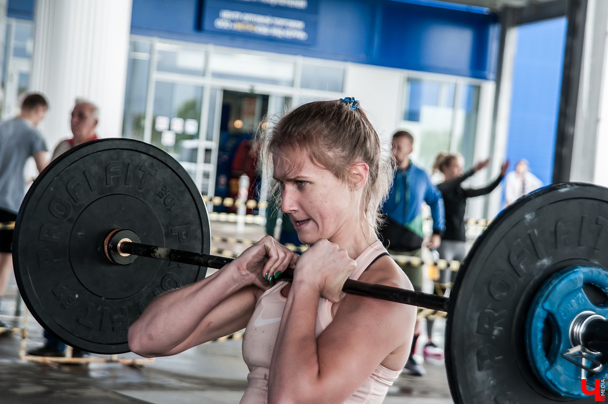 Во Владимире прошел межрегиональный чемпионат по кроссфиту. На него приехало 18 команд из ЦФО. Победителями стали спортсмены из Костромы