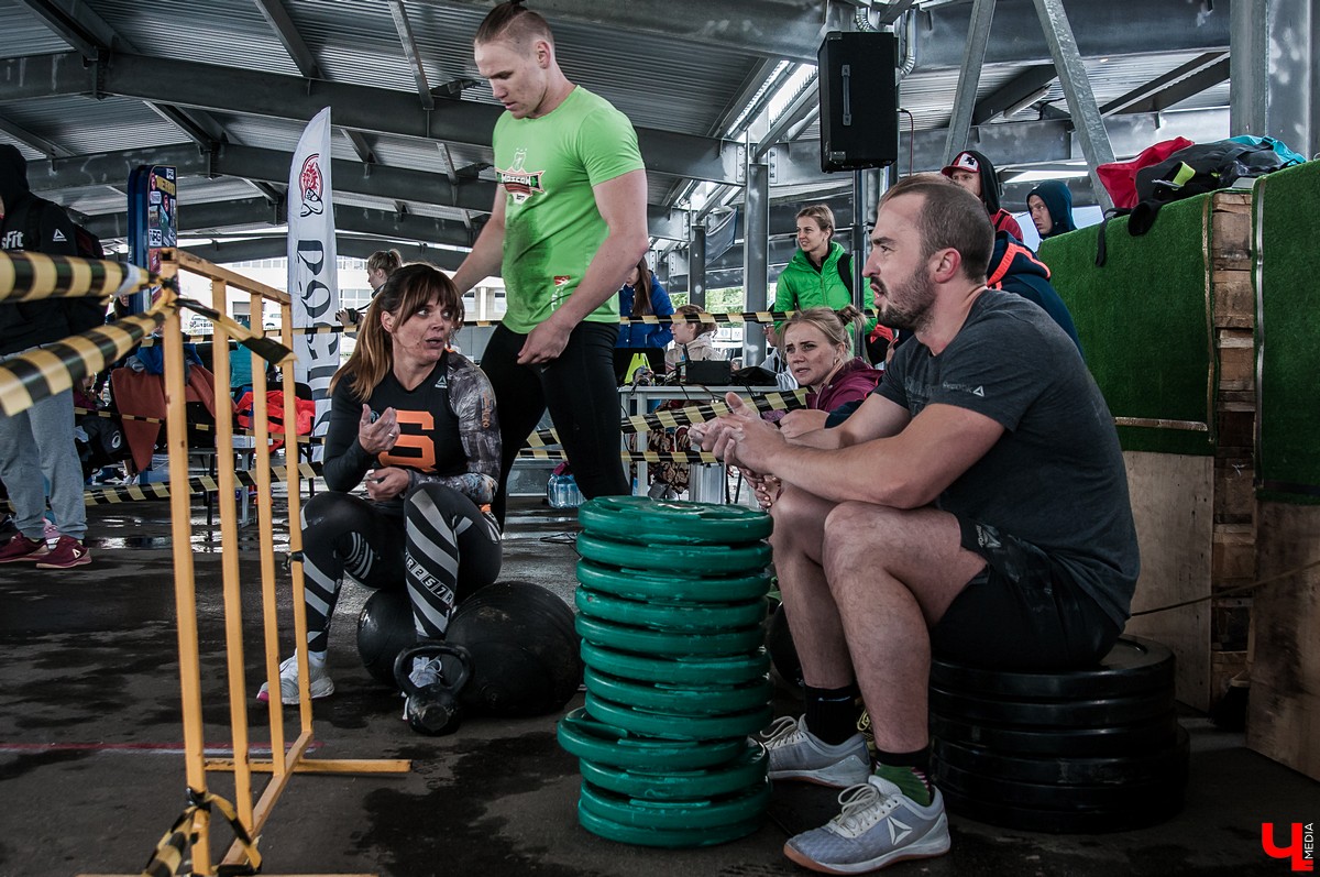 Во Владимире прошел межрегиональный чемпионат по кроссфиту. На него приехало 18 команд из ЦФО. Победителями стали спортсмены из Костромы