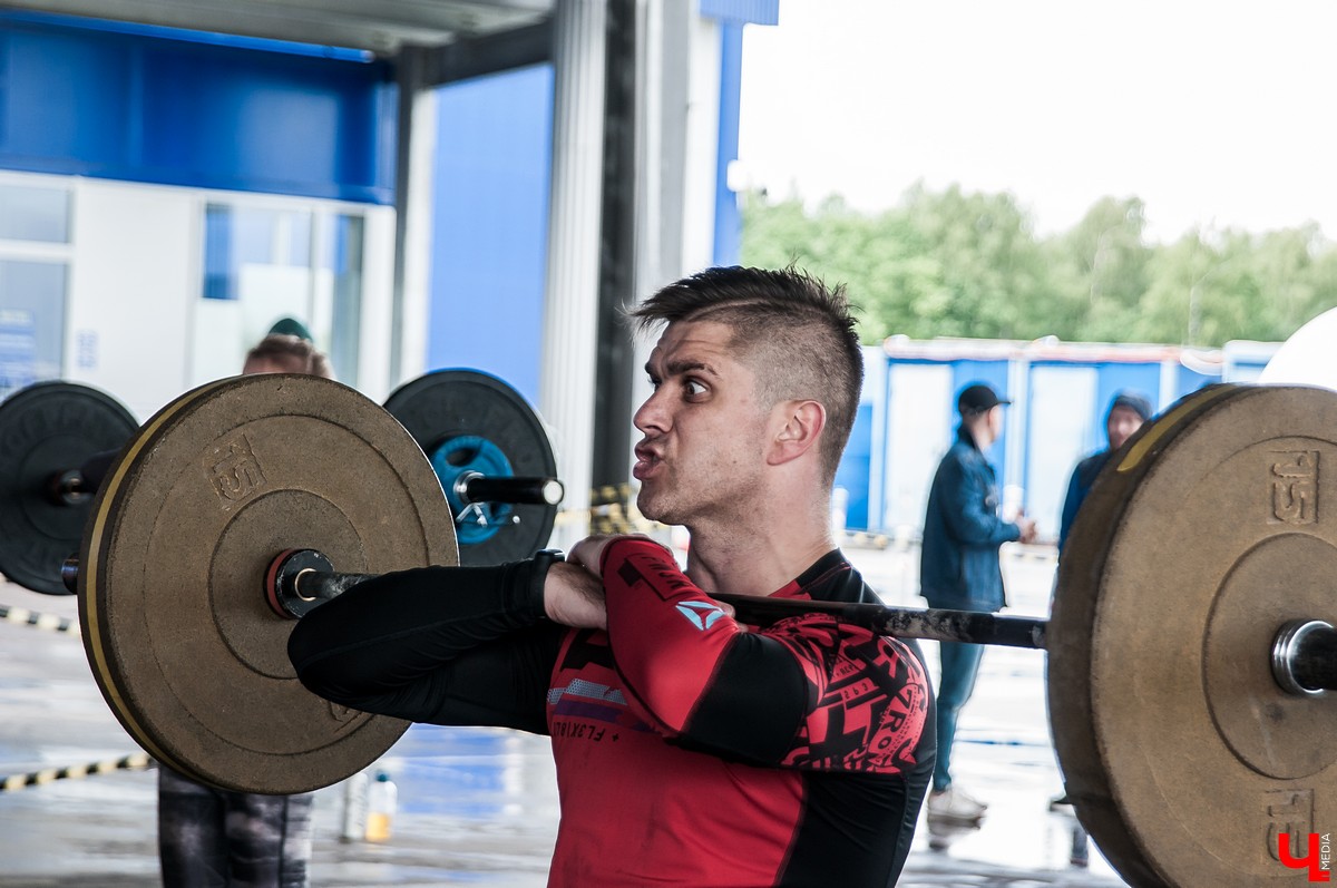 Во Владимире прошел межрегиональный чемпионат по кроссфиту. На него приехало 18 команд из ЦФО. Победителями стали спортсмены из Костромы