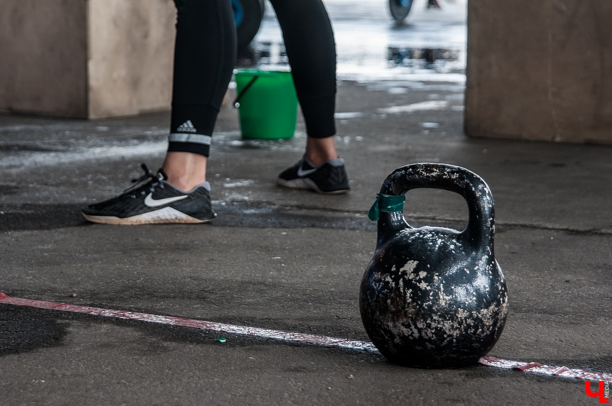 Во Владимире прошел межрегиональный чемпионат по кроссфиту. На него приехало 18 команд из ЦФО. Победителями стали спортсмены из Костромы