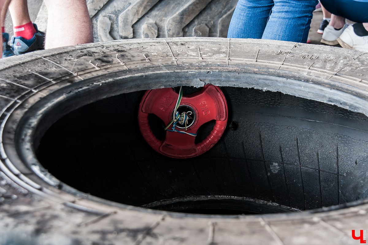 Во Владимире прошел межрегиональный чемпионат по кроссфиту. На него приехало 18 команд из ЦФО. Победителями стали спортсмены из Костромы