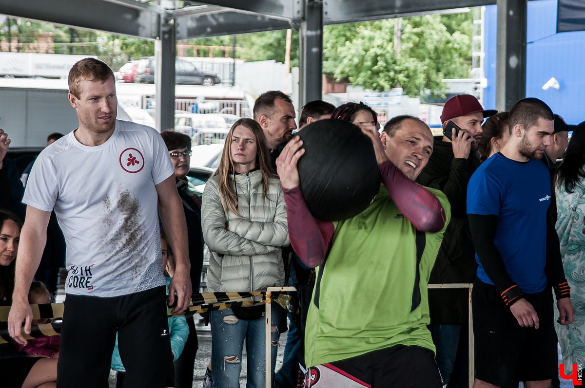 Во Владимире прошел межрегиональный чемпионат по кроссфиту. На него приехало 18 команд из ЦФО. Победителями стали спортсмены из Костромы