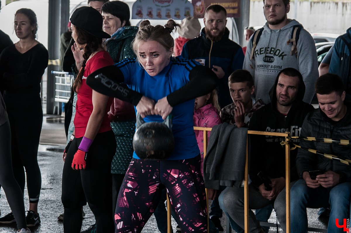 Во Владимире прошел межрегиональный чемпионат по кроссфиту. На него приехало 18 команд из ЦФО. Победителями стали спортсмены из Костромы