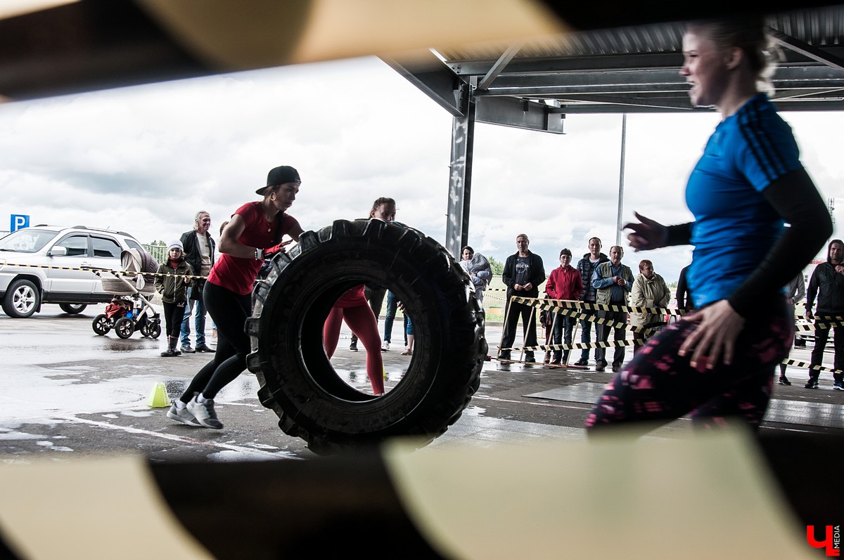 Во Владимире прошел межрегиональный чемпионат по кроссфиту. На него приехало 18 команд из ЦФО. Победителями стали спортсмены из Костромы